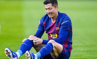 0比4落后又伤核心！莱万左眼眶骨折缺席生死战，巴萨翻盘马竞难如登天