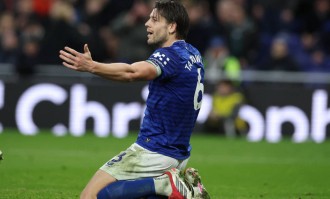 曼联夏季引援重磅目标：沃顿的转会之路与挑战解析